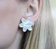 Load image into Gallery viewer, Asha oversized Eadie Stud earrings
